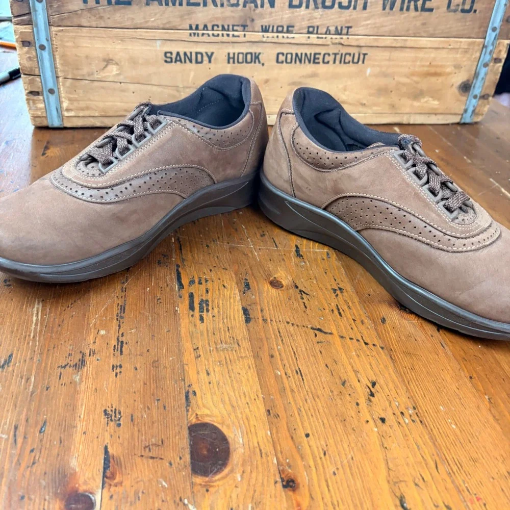 SAS Walk Easy Brown Nubuck‎ Leather Walking Shoes Womens 7W Made in USA Comfort